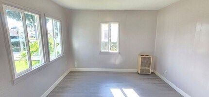 13109 Barlin Ave in Downey, CA - Foto de edificio - Building Photo