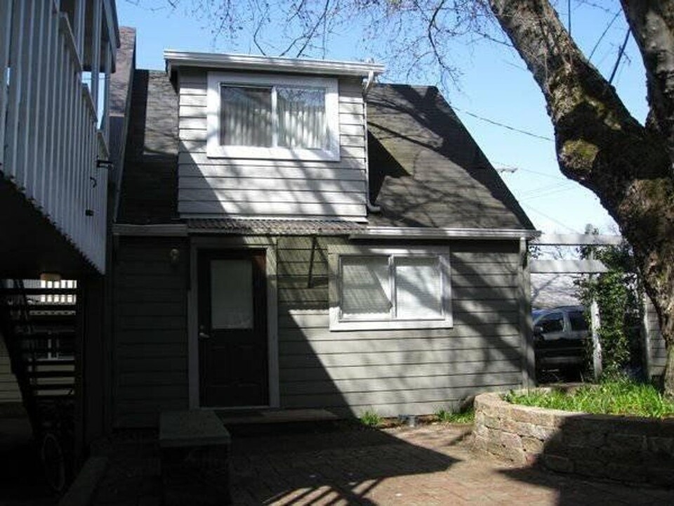 1740 Hilyard St in Eugene, OR - Building Photo