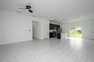 9825 N Swanee Terrace in Citrus Springs, FL - Foto de edificio - Building Photo