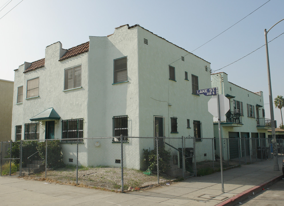 2206 Valley St in Los Angeles, CA - Foto de edificio