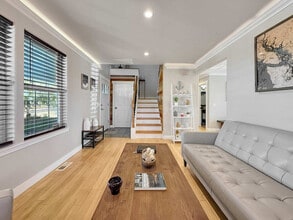 237 W Alder St in Sequim, WA - Foto de edificio - Building Photo