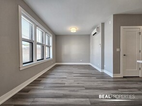 3943.5 N Janssen Ave in Chicago, IL - Building Photo - Building Photo