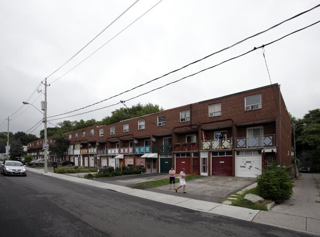 71-117 Blake St in Toronto, ON - Building Photo - Primary Photo