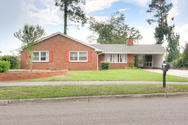 822 W Woodlawn Ave
