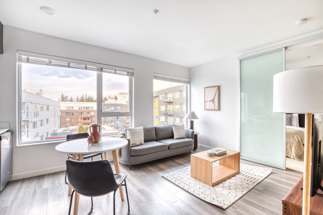 2690 152nd Ave NE in Redmond, WA - Foto de edificio