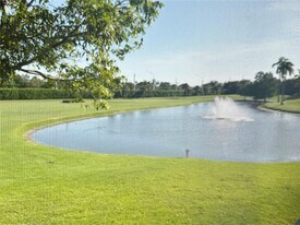 9820 S Hollybrook Lake Dr in Pembroke Pines, FL - Building Photo