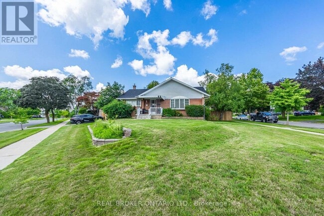 18 Shropshire Dr in Toronto, ON - Building Photo - Building Photo
