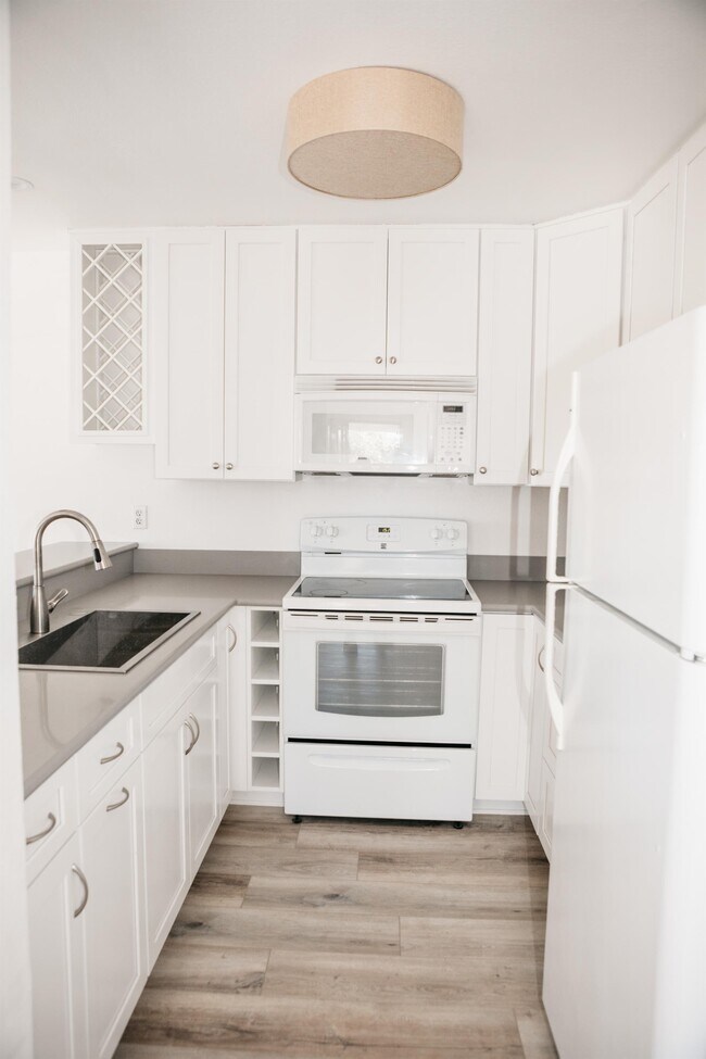 681 Diamond Way in Vista, CA - Building Photo - Building Photo