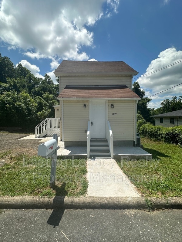 329 Jackson St in Reidsville, NC - Building Photo - Building Photo