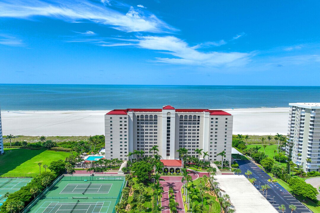 100 N Collier Blvd in Marco Island, FL - Building Photo