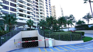 2500 Parkview Dr in Hallandale Beach, FL - Building Photo - Building Photo