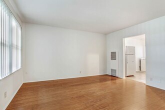 10908 Santa Monica Blvd, Unit 03B in Los Angeles, CA - Building Photo - Building Photo