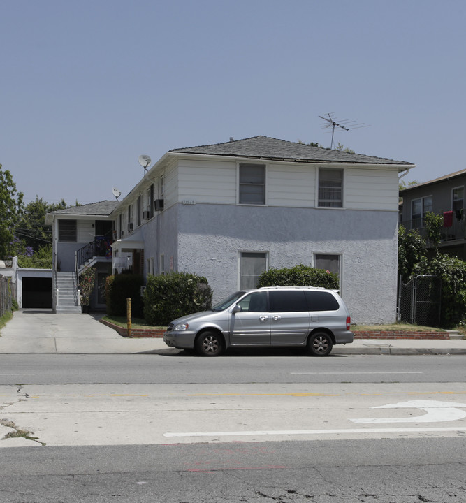 11545 Burbank Blvd in North Hollywood, CA - Building Photo