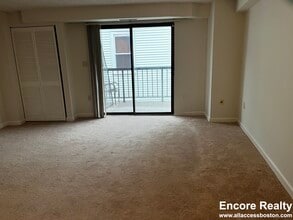 5 Elmer St, Unit 401 in Cambridge, MA - Foto de edificio - Building Photo