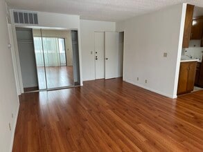1411 N Poinsettia Place in Los Angeles, CA - Building Photo - Building Photo