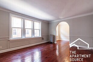 542 W Surf St in Chicago, IL - Building Photo