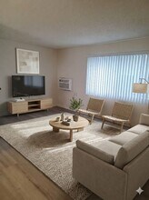 10237 Fernglen Ave in Tujunga, CA - Building Photo - Building Photo