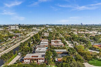 329 SW 1st Ct in Pompano Beach, FL - Building Photo - Building Photo