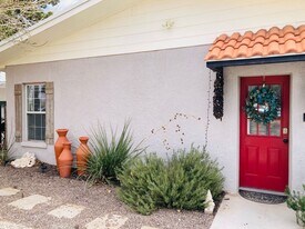 104 E Waco St in Marfa, TX - Building Photo