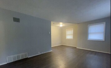 1847 Shady Crest St in Decatur, IL - Building Photo - Building Photo