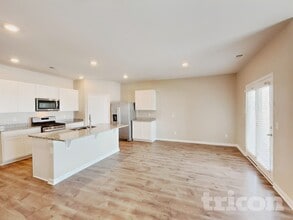 4050 Beach Wy, Unit 25.W.204 in White House, TN - Foto de edificio - Building Photo