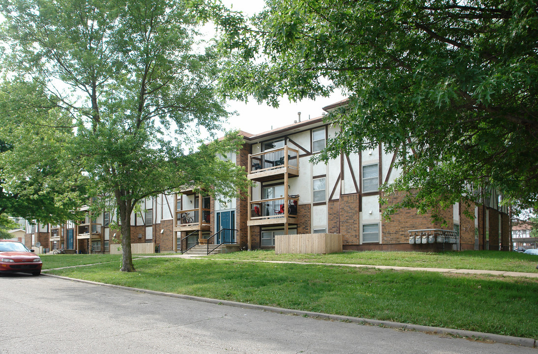 Peppertree Apartments in Lawrence, KS - Foto de edificio