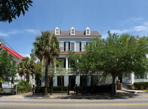 220 Calhoun St in Charleston, SC - Building Photo - Building Photo