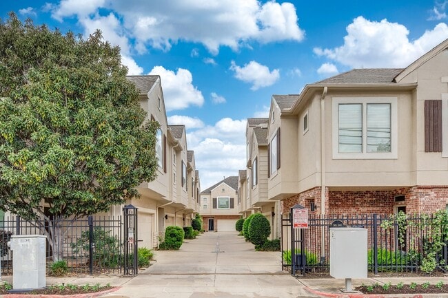 3898 Center St in Houston, TX - Building Photo - Building Photo