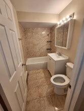 1040 S York Rd, Unit 1N in Bensenville, IL - Building Photo - Building Photo