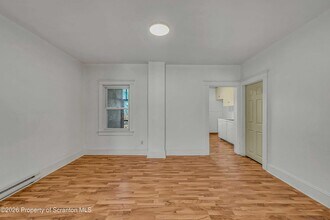 1807 Green Ridge St in Dunmore, PA - Building Photo - Building Photo