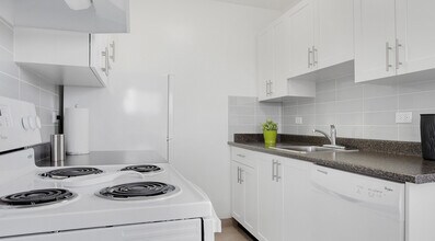 Central Towers in Calgary, AB - Building Photo - Building Photo