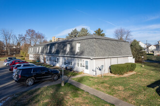 56-66 Lindbergh St in Barberton, OH - Building Photo - Building Photo