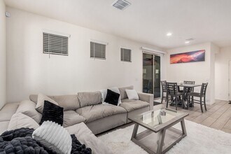 4044 S 58th Ln in Phoenix, AZ - Building Photo - Building Photo