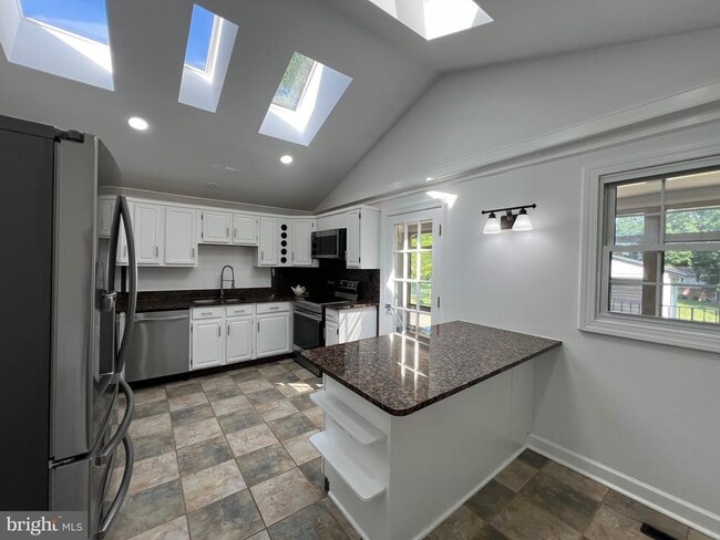 9872 Red Hill Rd in Spotsylvania, VA - Building Photo - Building Photo
