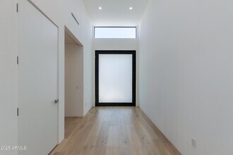 4002 E Avalon Dr in Phoenix, AZ - Building Photo - Building Photo