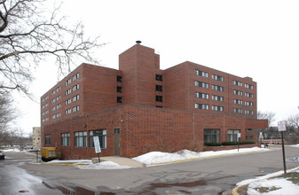 Menorah Plaza Apartments in St. Louis Park, MN - Building Photo - Building Photo