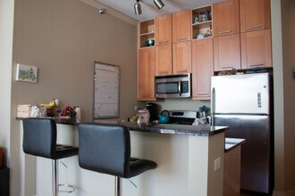 170 W Polk St, Unit 1206 in Chicago, IL - Building Photo - Building Photo