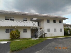 7330 SW 82nd St in Miami, FL - Building Photo