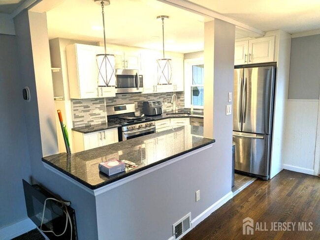 651 Crescent Dr in Bound Brook, NJ - Building Photo - Building Photo