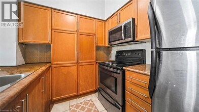 388 Prince of Wales Dr in Mississauga, ON - Building Photo - Building Photo