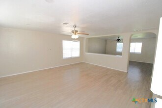 6401 Nessy Dr, Unit 322 in Killeen, TX - Building Photo - Building Photo