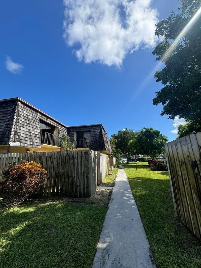 property at 61 Lake Arbor Dr