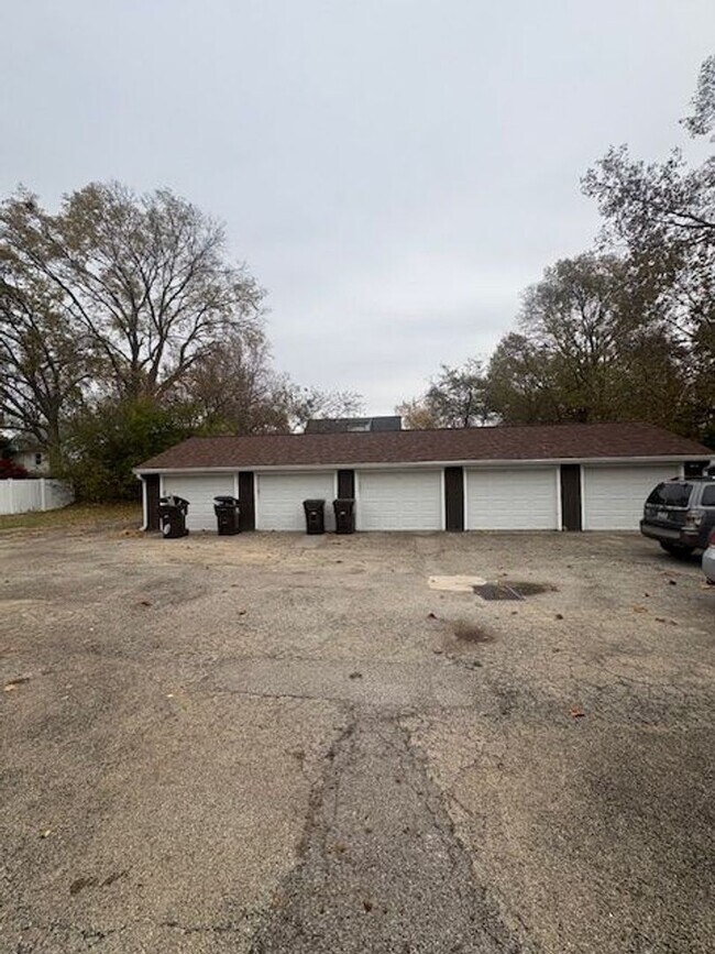 3406 N Missouri Ave-Unit -Unit B in Peoria, IL - Building Photo - Building Photo