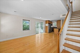 139 Nottinghill Rd, Unit 1L in Boston, MA - Building Photo