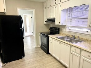 313 Woodlawn Ave in Warner Robins, GA - Building Photo - Building Photo