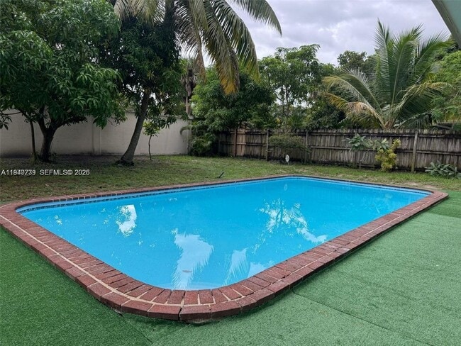 370 NW 43rd Ave in Plantation, FL - Building Photo - Building Photo