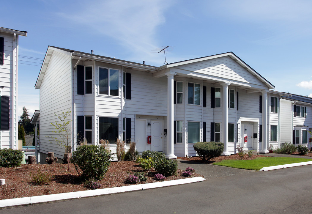 Thirteen Colonies Townhomes in Tacoma, WA - Building Photo