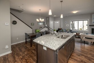 5079 56th St NW in Rochester, MN - Building Photo - Building Photo