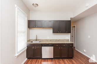 948 W Willow St, Unit # 01 in Chicago, IL - Foto de edificio - Building Photo