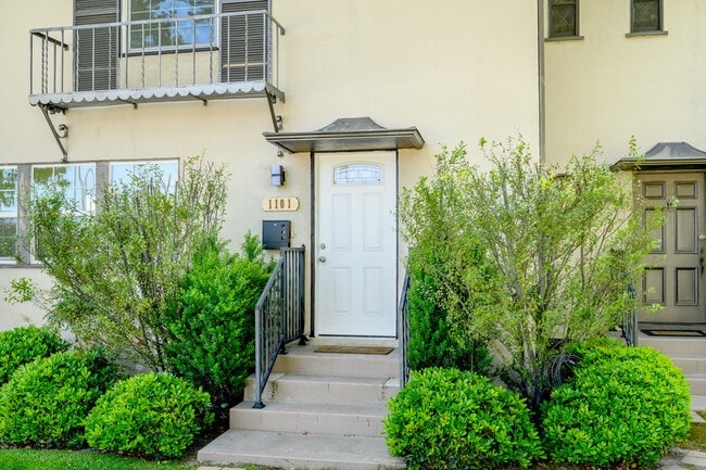 1101 Norton Ave in Glendale, CA - Building Photo - Building Photo